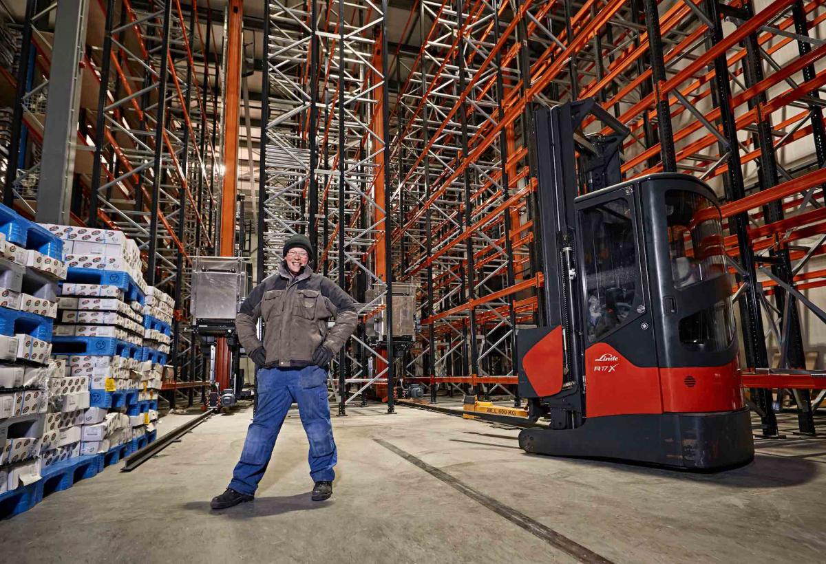 Peter Kieftenbelt in het warehouse van Grolleman Coldstores.