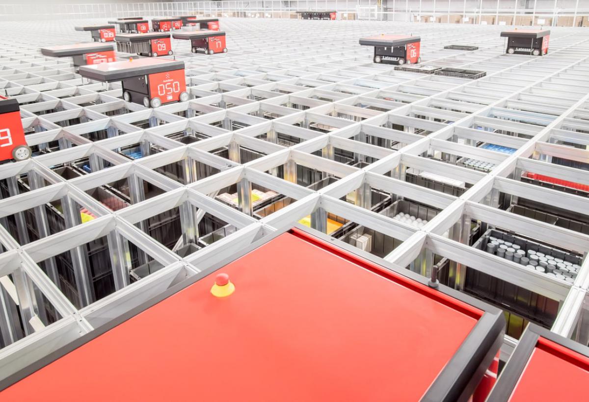 De robots van het innovatieve AutoStore systeem.