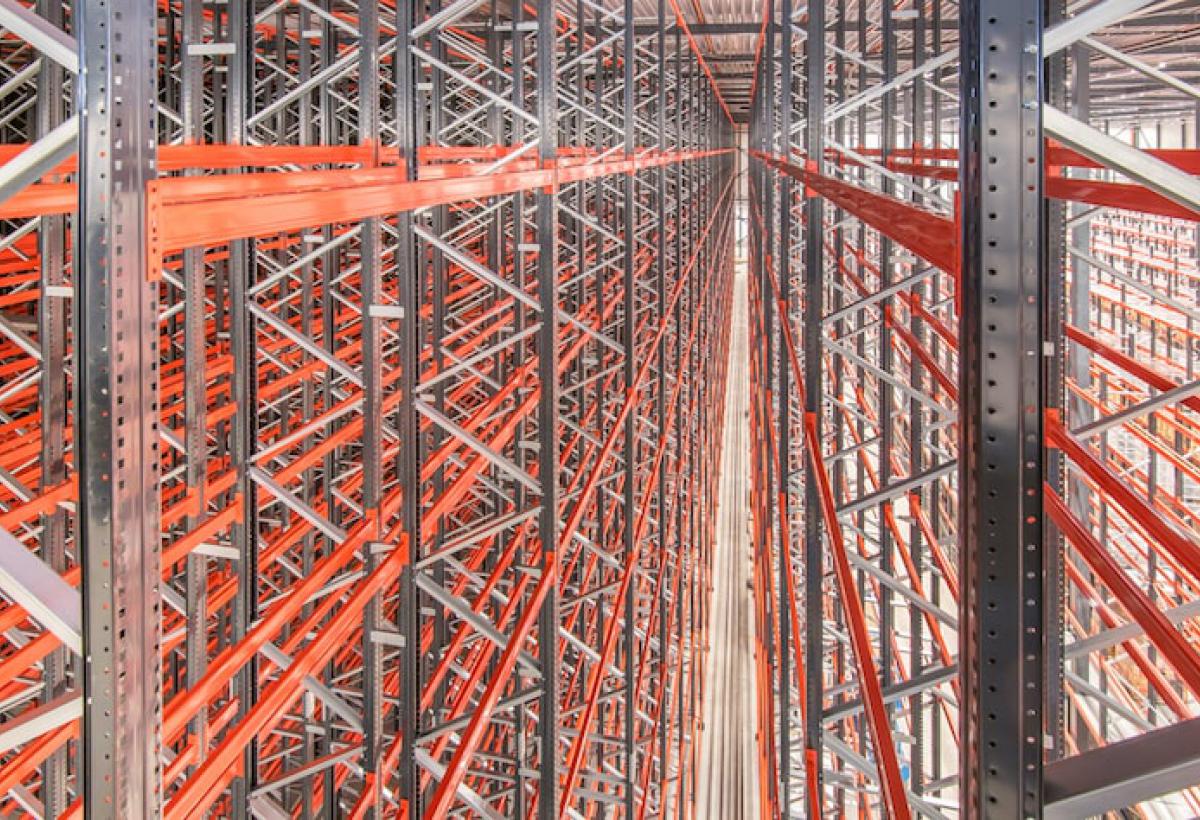 Rayonnages dans l’entrepôt frigorifique