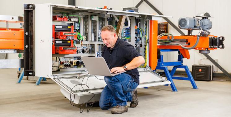 Lalesse software specialist.